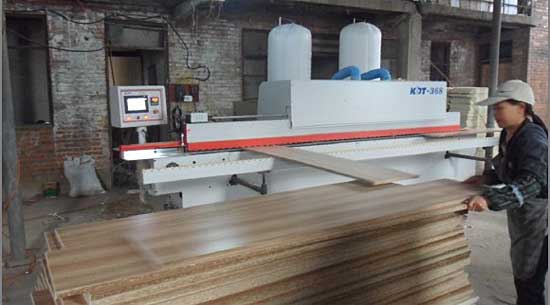 清除封邊機膠罐殘余的封邊熱熔膠