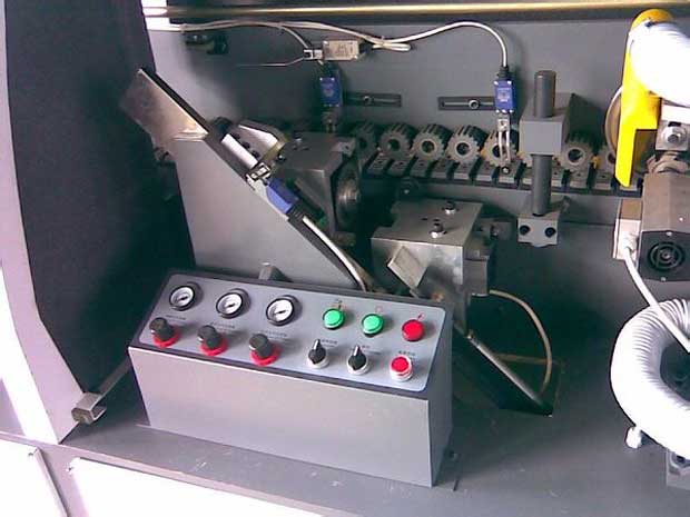 封邊機(jī)齊頭磕板問題